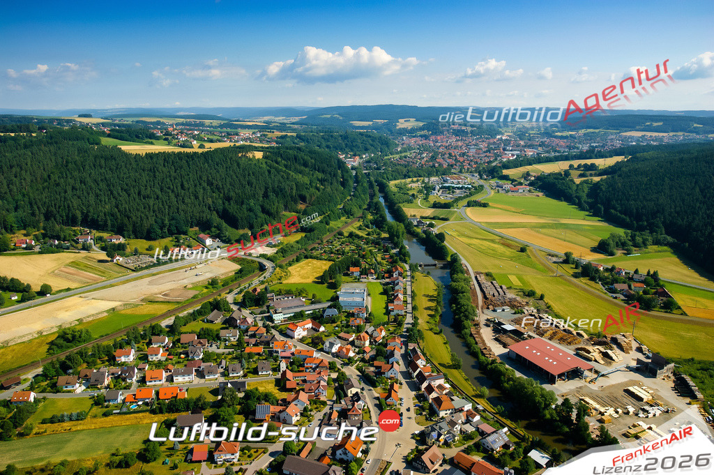 Die Luftaufnahme Neuses - Kronach wurde vom UL-Flugzeug (keine Drohne) aus fotografiert.Hohe Druck- Auflösung-die Geschenkidee!