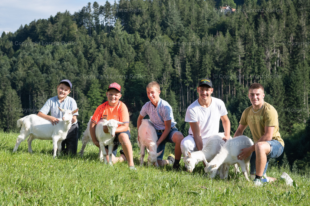 Schwingen -  Appenzeller Kantonal Nachwuchsschwingfest 2023 | Oberegg, 8.7.23, Schwingen - Appenzeller Kantonal Nachwuchsschwingfest. Sieger vlnr Jg 2014-2015 Gamper Rafael (2014 Romanshorn) Jg 2012-2013 Mazenauer Johann (2012 Appenzell) Jg 2010-2011 Schilliger Christof (2010 Niederglatt SG) Jg 2008-2009 Eicher Fabio (2008 Steg im Tösstal) Jg 2006-2007 Jäger Mathias (2006 Schwellbrunn)