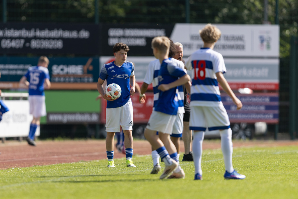 Fußball I Männer I 40. Pfingscup Hollage I 12992 | realhellocedii - Realisiert mit Pictrs.com