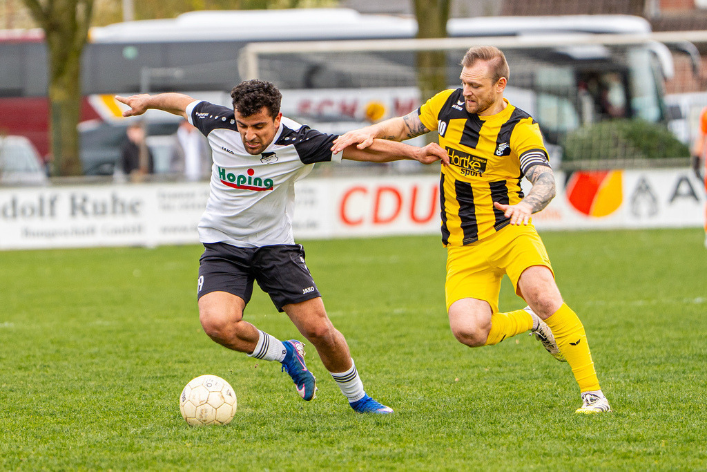 Fußball I Herren I Saison 2025-2026 I Kreisliga VEC I 22. Spieltag I SC SW Bakum - SV Falke Steinfeld I 24396 | jns.sportfotos - Realisiert mit Pictrs.com