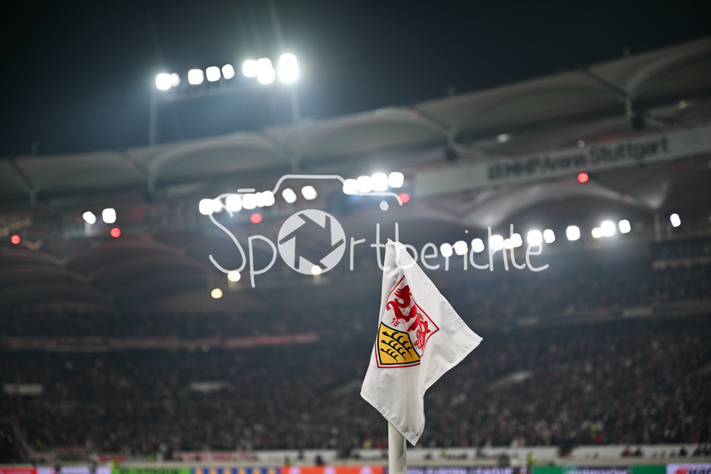 VfB Stuttgart - Feyenoord Rotterdam | STUTTGART, DEUTSCHLAND - 6. NOVEMBER: die Eckfahne mit VfB Logo in der MHP Arena / Symbolbild beim Ligaspiel zwischen dem VfB Stuttgart und Feyenoord Rotterdam am 4. Spieltag der Europa League in der MHP-Arena am 06.11.2025 / Flutlicht