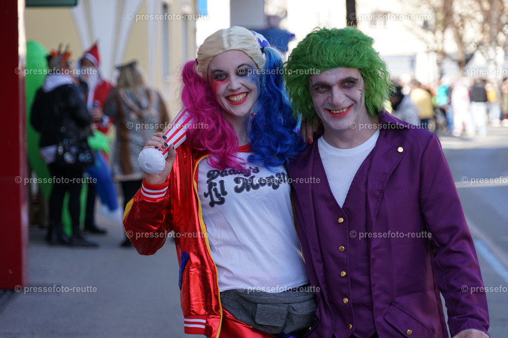 news-2023-Feb16-Unsinniger_Fasching_Reutte-sony-DSC02367 | Info aus dem Bezirk Reutte/Ausserfern Tirol sowie eine umfangreiche Bilddatenbank über die gesamte Region: Lechtal, Talkessel Reutte, Tannheimertal, Zwischentoren. Lech, Plansee, Zugspitze, Grenztunnel, B179, Fernpassstraße, Verkehr, Lawinen, Tradition, - Realisiert mit Pictrs.com