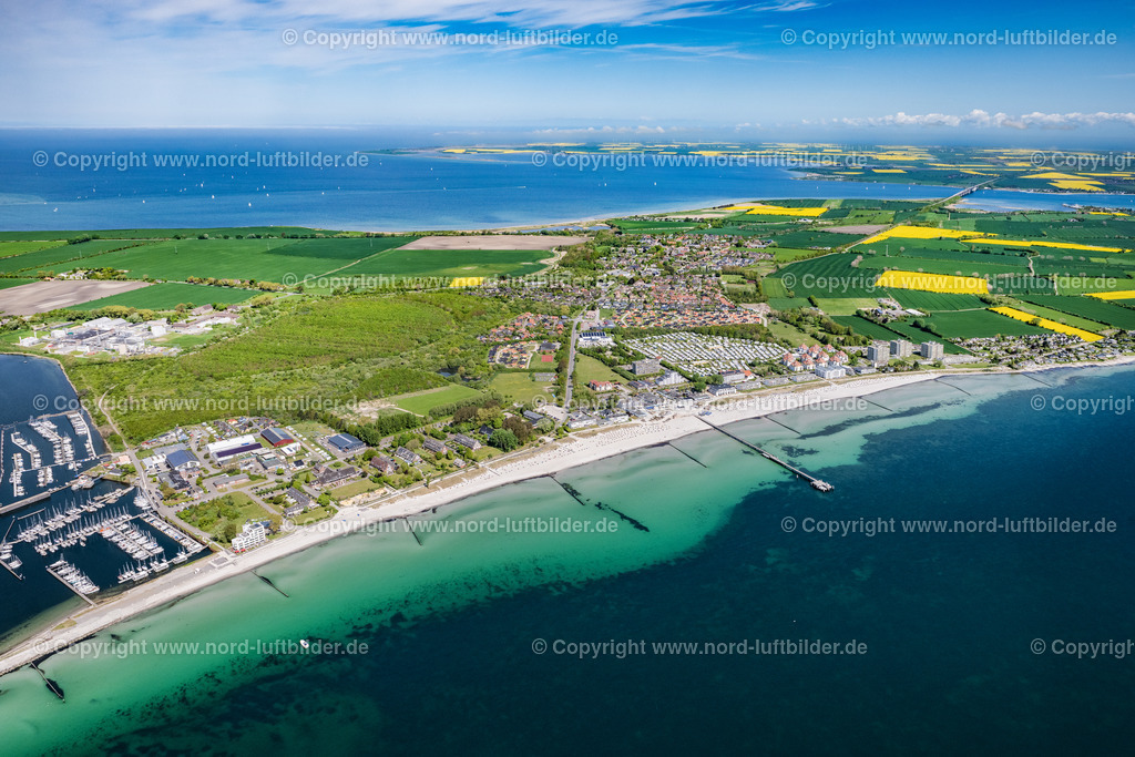 Grossenbrode_ELS_4527150522 | GROßENBRODE 15.05.2022 Ortsansicht an der Meeres-Küste der Ostsee in Großenbrode im Bundesland Schleswig-Holstein. // Townscape on the seacoast of Baltic Sea in Grossenbrode in the state Schleswig-Holstein. Foto: Martin Elsen