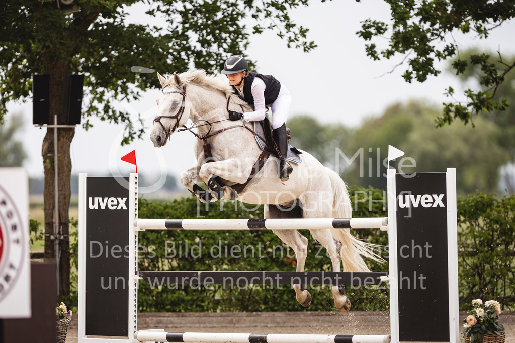 250622_Lemwerder_M2-SprmstAnf-817 | Deine schönsten Turniermomente als professionelle Fotos! Entdecke hochwertige Pferdesport-Fotografie im Online-Shop. Jetzt Fotos finden & bestellen!