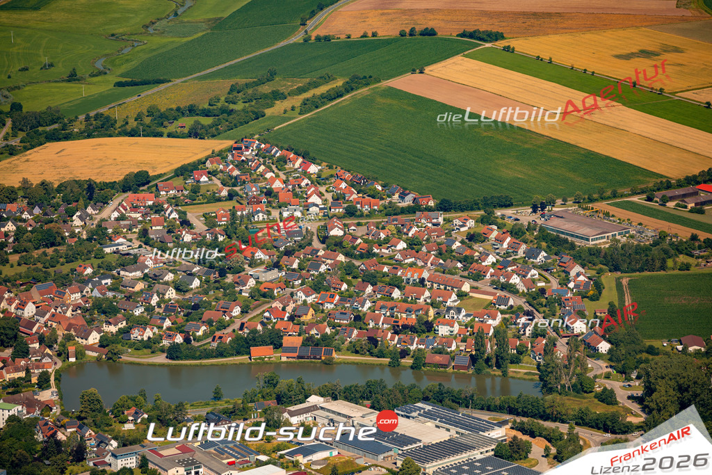 Das Luftbild zeigt :  Leutershausen - Die Luftaufnahme wurde 2024 vom UL-Flugzeug aus erstellt ( keine Drohne ) - Hochauflösende Luftaufnahme - Für grossformatige Ausdrucke geeignet. Die Geschenkidee !Mit Lizenz und Bildrechte bestellbar