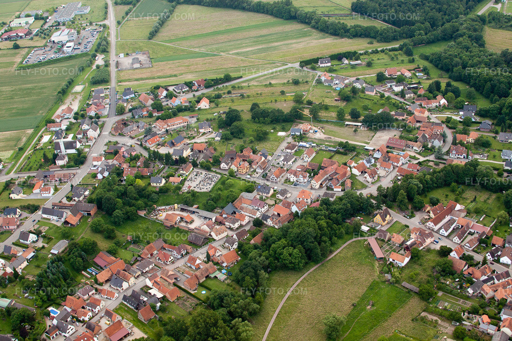 Aerial view: Scheibenhardt in Scheibenhard in the state Bas-Rhin, France.Photo: IMG_28729.jpg taken on 06/14/2010 by Werner Riehm/FLY-FOTO.comResolution of the original: 4752 x 3168 px