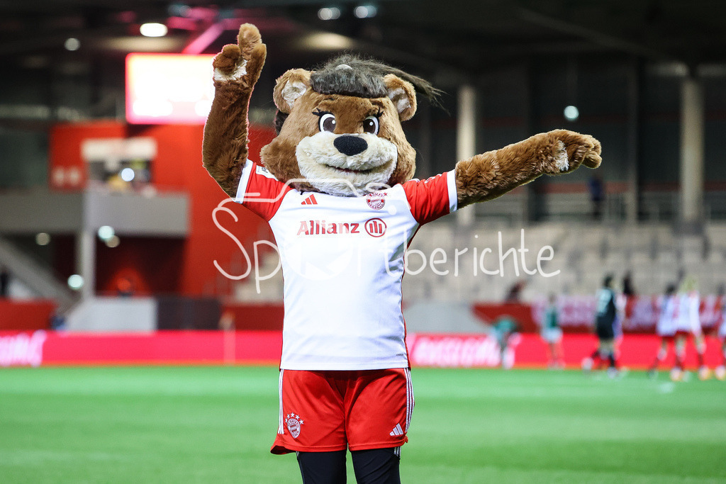 FC Bayern München Frauen - SV Werder Bremen Frauen | Das Maskottchen der FCB Frauen MIA in Aktion / Freisteller / Einzelfoto