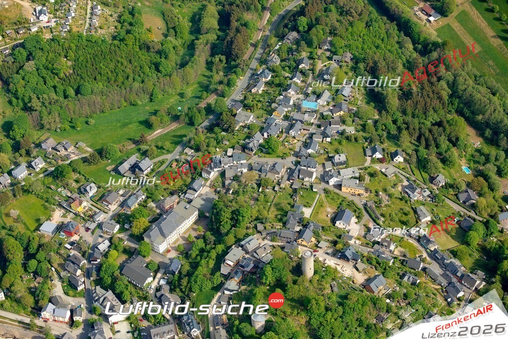 Das Luftbild der Stadt Bad Lobenstein wurde 2022 vom Flugzeug heraus erstellt (keine Drohnen-Aufnahmen) Aufnahmehöhe ca.450 Meter- hohe Bildauflösung und Druck-Qualität. Garantiert!
