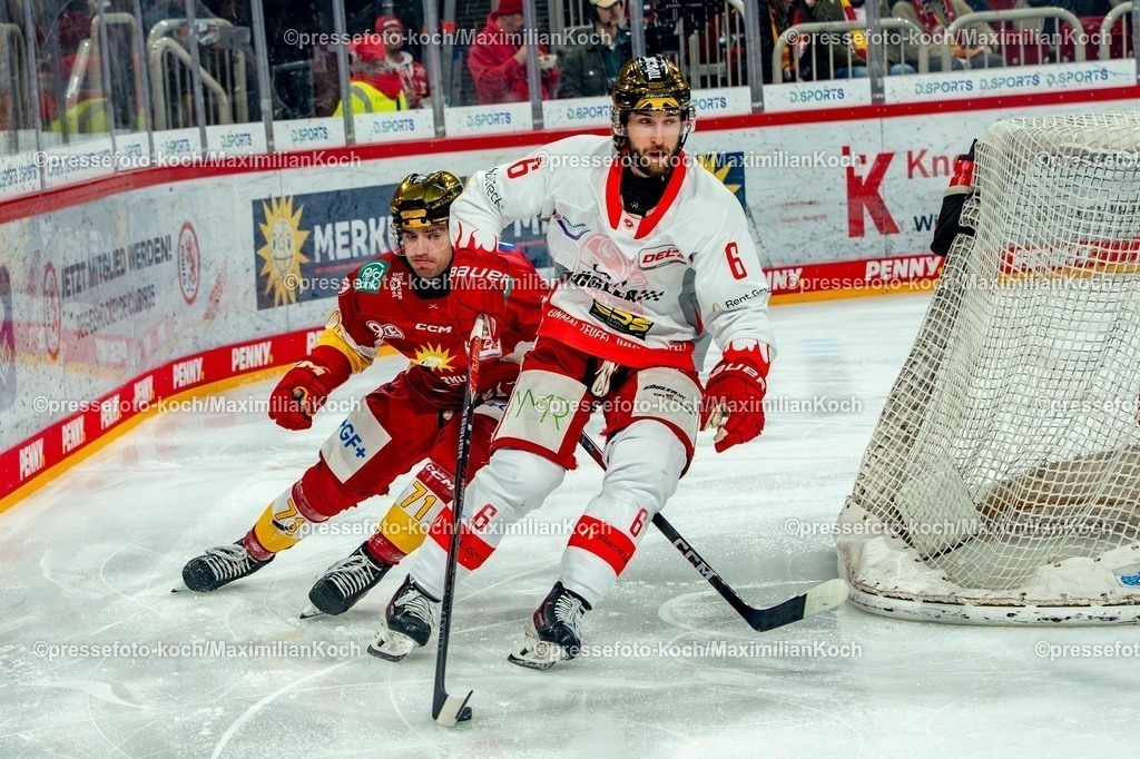 xkkux22022601005 | 22.02.2026, xkkux, Eishockey, DEL2, Düsseldorfer EG - EC Bad Nauheim, PSD Bank Dome Düsseldorf: Justin MacPherson (Bad Nauheim #06) im Zweikampf gegen  Ture Linden (DEG #71) 