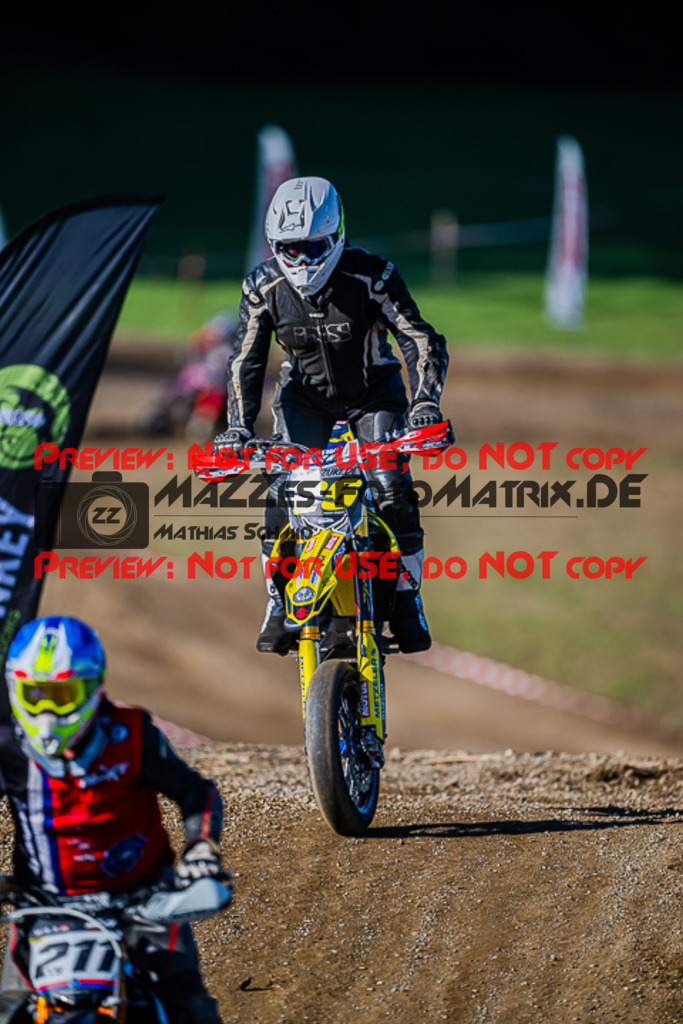 MaZZes_FotoMatrix_220903_9176 | UE40