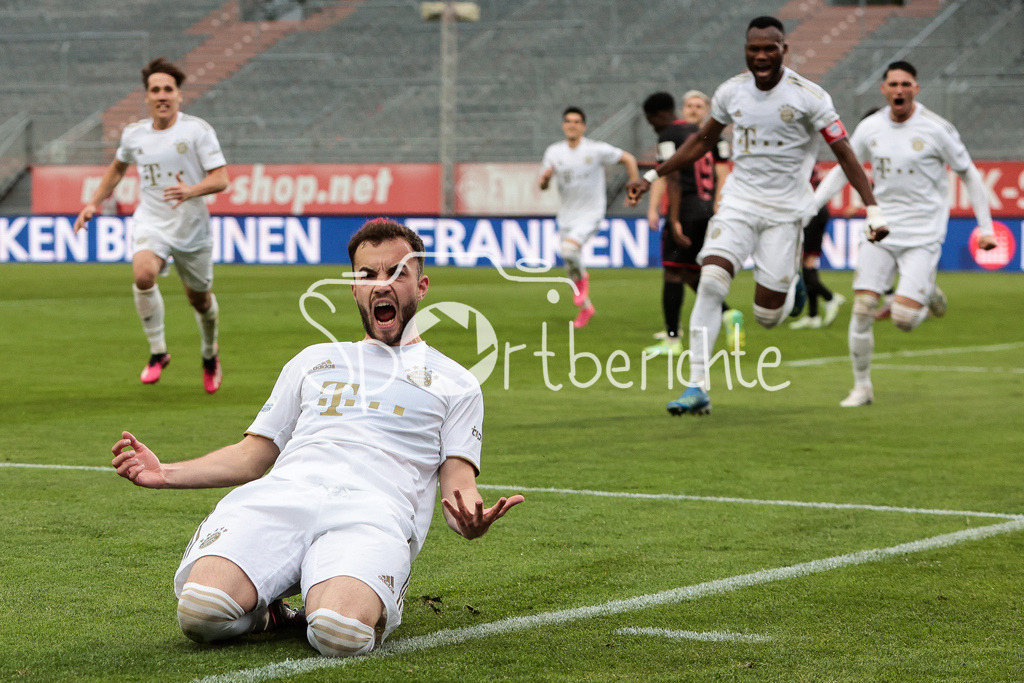 FC Würzburger Kickers - FC Bayern Amateure | Tor fuer die Bayern Amateure / Jubel nach dem Treffer zum 0-1 durch Roman REINELT (FCB #25) / Torjubel / Torschuetze