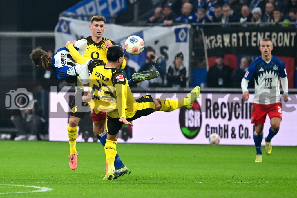KBS Picture_HSV-Dortmund_020 | v.v. Can Emre (Bor. Dortmund) , Poulsen Yussuf (HSV) ,Sportplatz :  Volksparkstadion, - Realisiert mit Pictrs.com