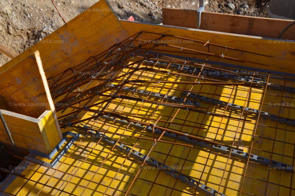 bib-lg04-betonarbeiten-0695 | Nach LV-Leistungsgruppen sortierte Detailfotos über den Bau eines Hauses. Alle Hausbau-Bilder direkt vom Urheber und Autor der Website Haus-Selber-Bauen.com