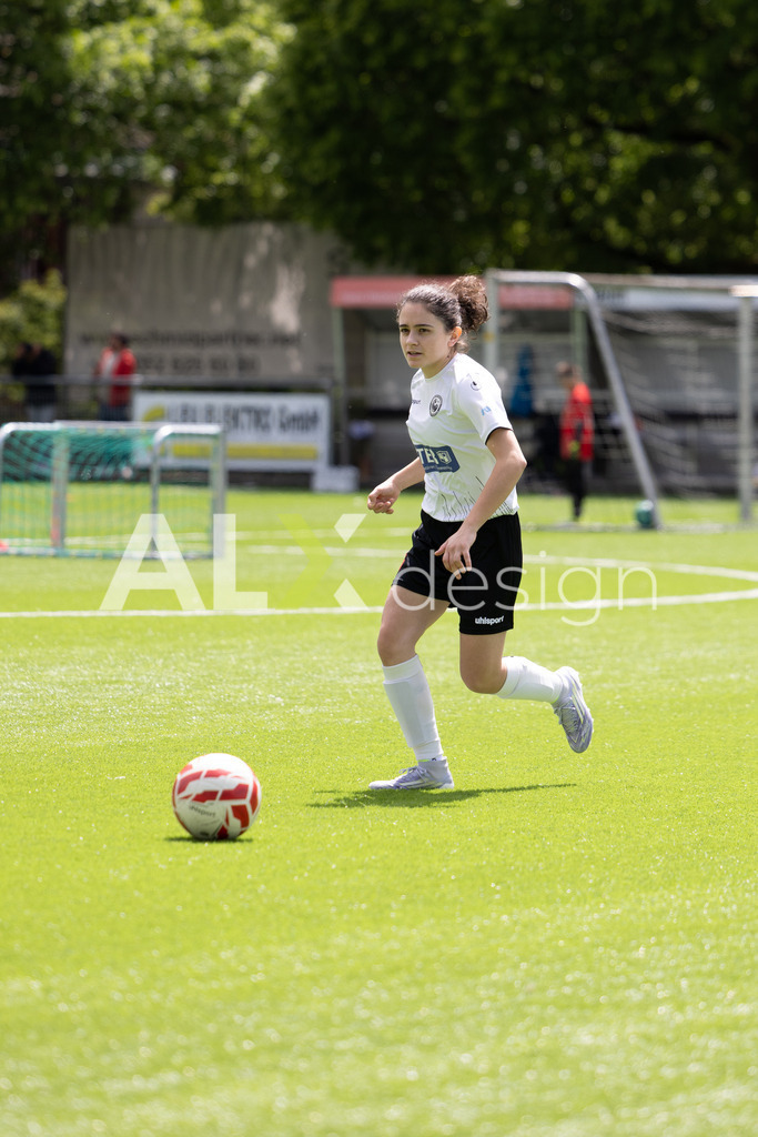 Fußball I Frauen I Saison 2025-2026 I Frauen 3. Liga | FVRZ Gruppe 2 | 18. Spieltag I Spielvereinigung Schaffhausen Damen 1 - Team Furttal Zürich I 17.05.2026 | Hochwertige Sportfotos kaufen & lizenzieren für Medien, Vereine, Agenturen & Sportler:innen. Entdecke professionelle Sportfotografie im Bildshop von Alexander Franzen. - Realisiert mit Pictrs.com