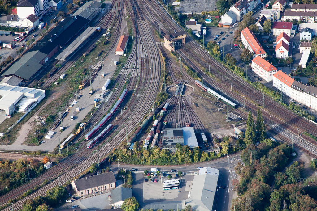 Luftbild: Gleisdreieck in Neustadt an der Weinstraße im Bundesland Rheinland-Pfalz in Deutschland. Foto: IMG_22072.jpg vom 15.10.2009 durch Werner Riehm/FLY-FOTO.de
