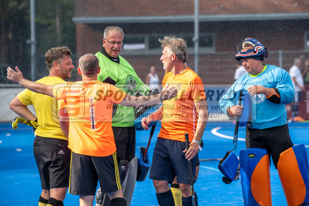SFE_20240817_0169 | Krefeld, Deutschland, 17.08.2024:  European Cup for Recreational Hockey Players im KTHC Stadion Rot-Weiss Köln Tennis and Hockey Club am 17.08.2024 in Krefeld, Deutschland. (Foto von Stephan Fehrmann)Krefeld, Germany, 17.08.2024: European Cup for Recreational Hockey Players in KTHC Stadion Rot-Weiss Köln Tennis and Hockey Club at 17.08.2024 in Krefeld, Deutschland. (Foto from Stephan Fehrmann)