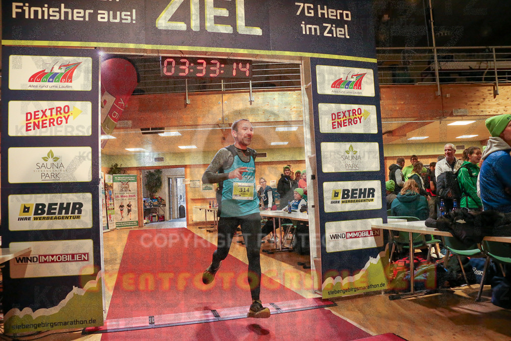 241208_1236_EX1_7734 | Sportfotografie im Rhein-Sieg Kreis, Köln, Bonn, NRW, Rheinland Pfalz, Hessen, etc. Unser Tätigkeitsfeld umfasst den Laufsport vom Volkslauf über den Marathon, Duathlon, Triathon bis zum Ultralauf wie Kölnpfad Ultra oder Schindertrail.