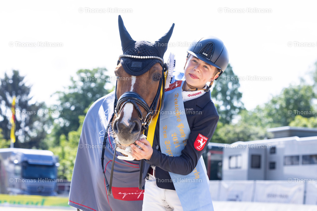 TH_602-BUCK Mats (GER)_ Dancing Sun HF_18104 | Deutsches Spring- und Dressur-Derby 2024 am 12.05.24 in Hamburg, 602BUCK Mats (GER), Dancing Sun HF