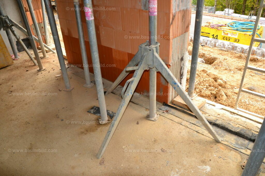 bib-lg04-betonarbeiten-0272 | Nach LV-Leistungsgruppen sortierte Detailfotos über den Bau eines Hauses. Alle Hausbau-Bilder direkt vom Urheber und Autor der Website Haus-Selber-Bauen.com