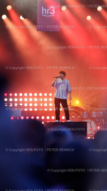 20240518-_11A6601-schlossgrabenfest-HEN-FOTO | 18.05.2024 Schloßgrabenfest 2024 SGF2024 mit Openair Musik Festival vom 16.5. - 19.5.2024. Live Musik auf 3 Bühnen und einem Club-Area. Innenstadtfest Schlossgrabenfest rund um das Residenzschloß auf der Merck-Bühne singt JEREMIAS (Indie Pop) (Foto: Peter Henrich) - Realisiert mit Pictrs.com