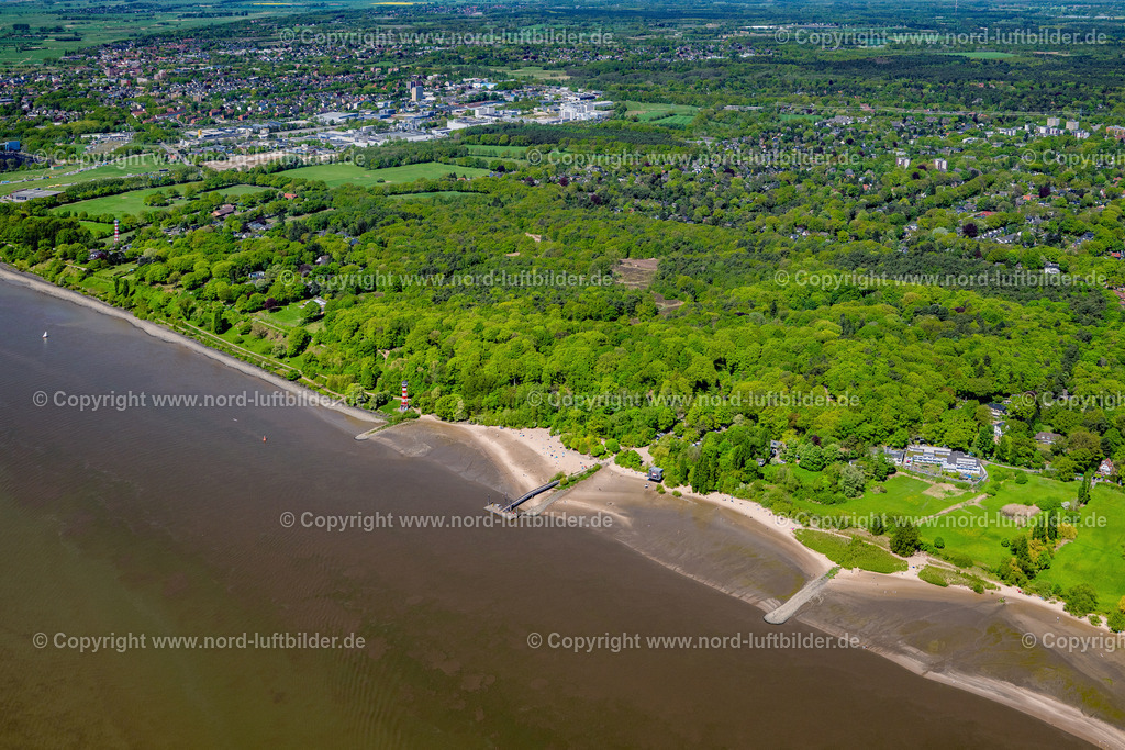 Hamburg_Elbstrand_Wittenbergen_ELS_5455010525 | HAMBURG 01.05.2025 Sandstrand- Landschaft entlang des Ufer- Flußverlaufes Landungsbrücken Wittenbergen an der Elbe in Hamburg, Deutschland. // Sandy beach landscape along the banks of the river Landungsbruecken Wittenbergen onElbe in Hamburg, Germany. Foto: Martin Elsen