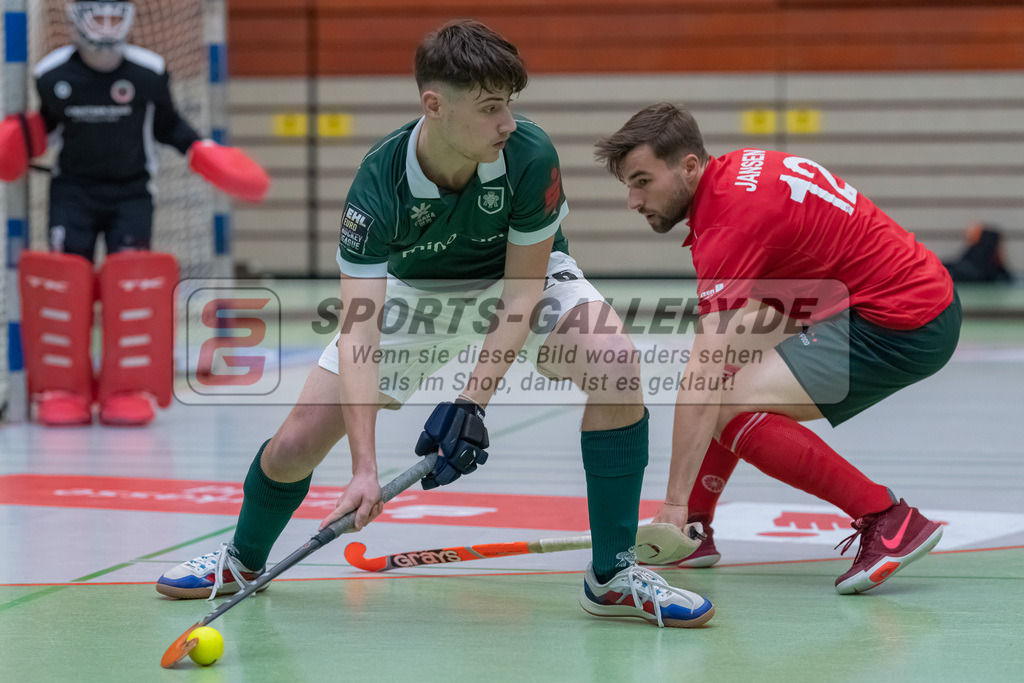 HK_20230108_102378 | 1. Bundesliga ( Halle ) Herren Crefelder HTC - Uhlenhorst Mülheim am 8.1.2023 Crefelder HTC  ( CHTC ), Krefeld , Alec von Schwerin ( Uhlenhorst Mülheim #26 ) , Jansen Phillip ( Crefelder HTC #12 )