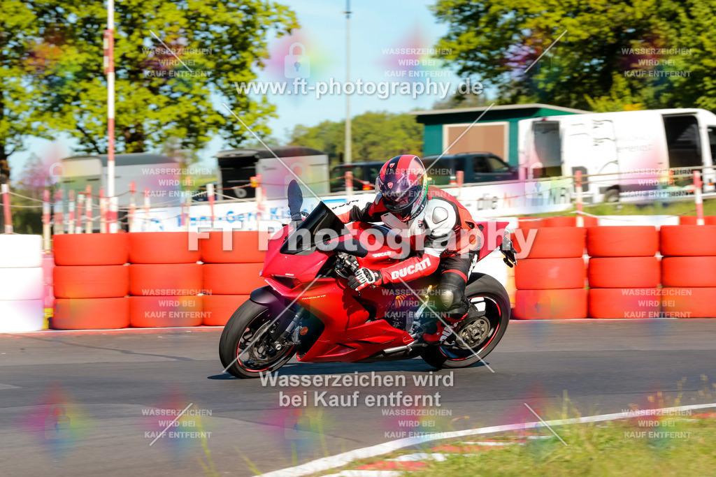Moto-TeamOBK-21110 | Hier findet Ihr Bilder von Touristenfahrten auf der Nürburgring Nordschleife oder von anderen Veranstaltungen die ich besucht habe. Viel Spass beim Durch Schauen 