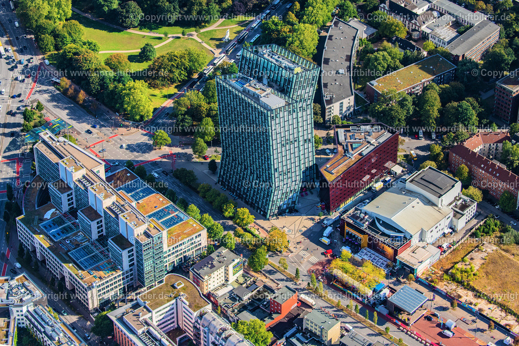 Hamburg_St. Pauli_Tanzende_Türme_ELS_3353200922 | HAMBURG 20.09.2022 Hochhaus - Ensemble - Komplex " Tanzende Türme " an der Reeperbahn im Ortsteil St. Pauli in Hamburg. Weiterführende Informationen bei: Hadi Teherani Architects GmbH,  SCHELL GmbH & Co. KG. // Skyscraper - Ensemble - complex "Dancing Towers" on the Reeperbahn in the district St. Pauli in Hamburg. Further information at: Hadi Teherani Architects GmbH,  SCHELL GmbH & Co. KG. Foto: Martin Elsen