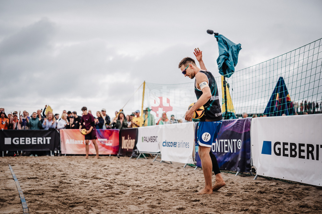Beachvolleyball | Männer | Deutsche Meisterschaften 2025 Timmendorfer Strand | 05.09.2025 | David Poniewaz beim letzten Aufschlag seiner Karriere