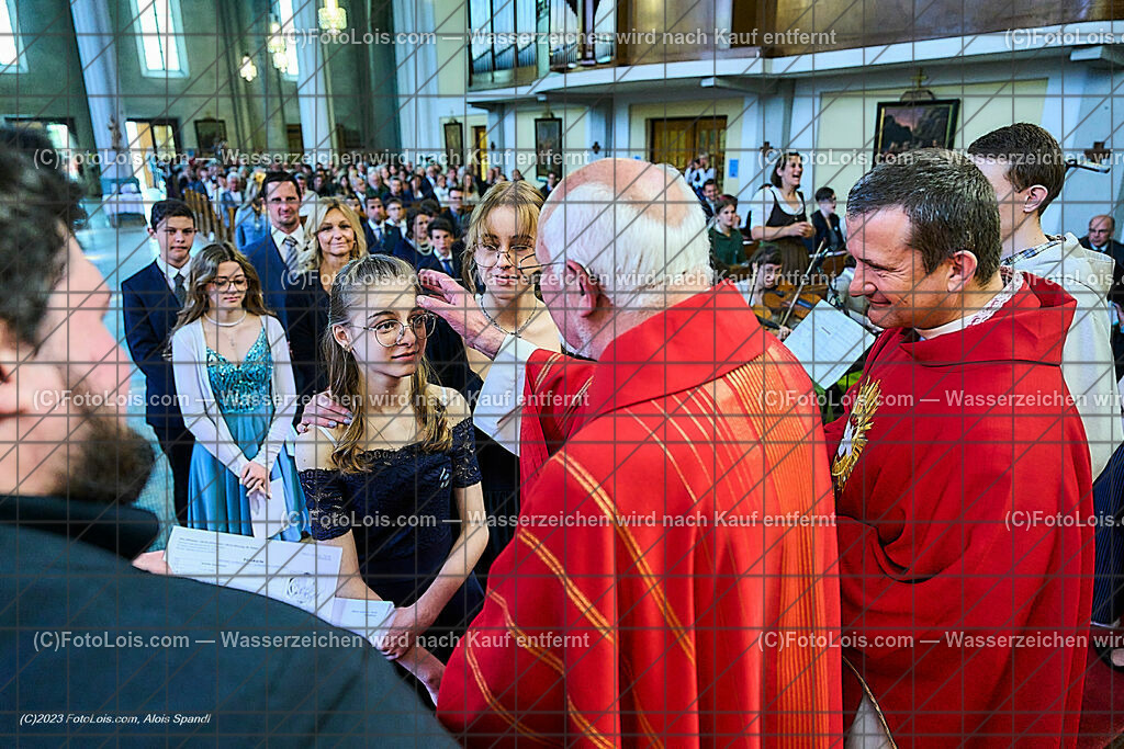 ALP2519_Pfarrfirmung Wieselburg_Sakrament der Firmung | (C)FotoLois.com, Alois Spandl, Pfarrfirmung in Wieselburg mit Firmspender Eduard Gruber (ehemaliger Generalvikar der Diözese St. Pölten), Sa 3. Juni 2023.