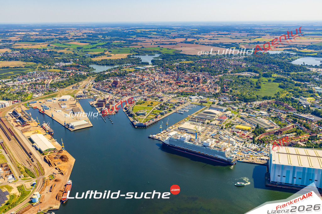 Wismar West Wismar Bild- Das Luftbild wurde 2025 vom UL-Flugzeug heraus erstellt ( keine Drohne bzw. Drohnenaufnahme ) - Hochauflösende Luftaufnahme -Nicht vergleichbar mit Google Maps oder Satelittenbilder- Die Geschenkidee !Mit Lizenz und Bildrechte bestellbar - CC