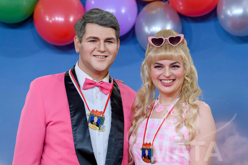 _DWA1762 | Politikerin Katharina Schulze (Grüne) mit ihrem Stellvertreter Johannes Becher (links) bei der TV-Sendung Fastnacht in Franken 2024. Veitshöchheim, 02.02.2024 Bayern Deutschland - Realisiert mit Pictrs.com