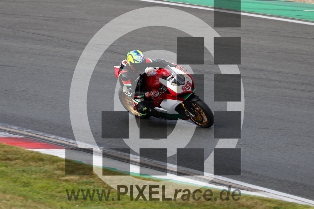 0858-20240718_04559 | Schöne Erinnerungen an spannende Momente - das festzuhalten ist unser Job. PIXELrace.de ist seit 2003 auf den Rennstrecken Europas unterwegs um die Action draußen beim Fahren und die wunderbare Stimmung imm Fahrerlager für euch einzufangen.