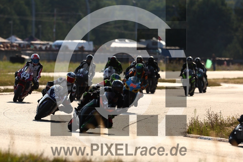 start-20240803_05197 | Schöne Erinnerungen an spannende Momente - das festzuhalten ist unser Job. PIXELrace.de ist seit 2003 auf den Rennstrecken Europas unterwegs um die Action draußen beim Fahren und die wunderbare Stimmung imm Fahrerlager für euch einzufangen.