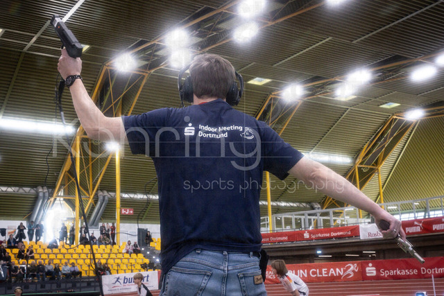 Indoor Meeting Dortmund, 08.02.2026 | DORTMUND, GERMANY - FEBRUARY 8:  Impressions: a referee during the Indoor Meeting Dortmund at the Helmut-Koernig-Halle on February 8, 2026 in Dortmund, Germany. (Photo by Axel Kohring/Beautiful Sports Int.)