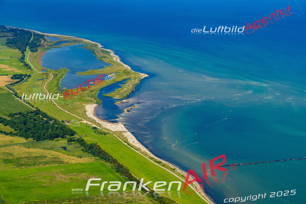 Luftaufnahme Grüner Brink Fehmarn - Die Luftaufnahme wurde 2025 vom UL-Flugzeug heraus erstellt ( ohne Drohne ) - Hochauflösende Luftaufnahme - für professionelle Ausdrucke geeignet. Die Geschenkidee !Mit Lizenz und Bildrechte bestellbar