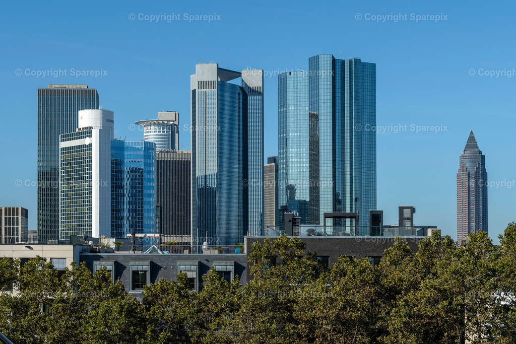 PAR_Skyline_Frankfurt_Day16 | sparepix - Realisiert mit Pictrs.com