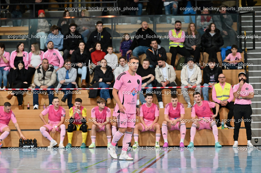 Carinthia Flamengo Futsal Club vs. Futsal Klagenfurt | #21 Robert Dimitrov Carinthia Flamengo, Spielerbank Carinthia Flamengo, Besucher Ballspielhalle Viktring, Carinthia Flamengo Futsal Club vs. Futsal Klagenfurt, Carinthia Flamengo Futsal Club vs. Futsal Klagenfurt am 01.12.2024 in Klagenfurt (Ballspielhalle Viktring), Austria, (Photo by Bernd Stefan)