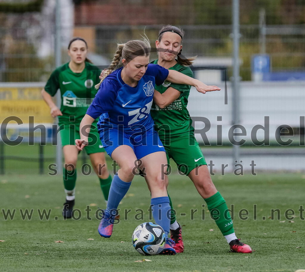 2023-11-19_035_FC_Langengeisling_gegen_FC_Forstern_II | Erding, Deutschland, 19.11.2023:
Fußball, Bezirksoberliga 2023 / 2024, 12. Spieltag, FC Langengeisling gegen FC Forstern II, Endergebnis: 3:0

Marie Huber (FC Langengeisling, #2), Maria Zierer (FC Forstern, #8)

Foto: Christian Riedel / fotografie-riedel.net