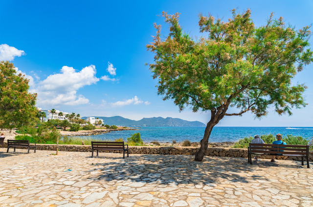 Majorca, Spain, Balearic Islands - 1st June, 2018: Seaside view of coast at Cala Millor | Promenade of tourist resort in Cala Millor on Mallorca island, Spain Mediterranean Sea - Realisiert mit Pictrs.com