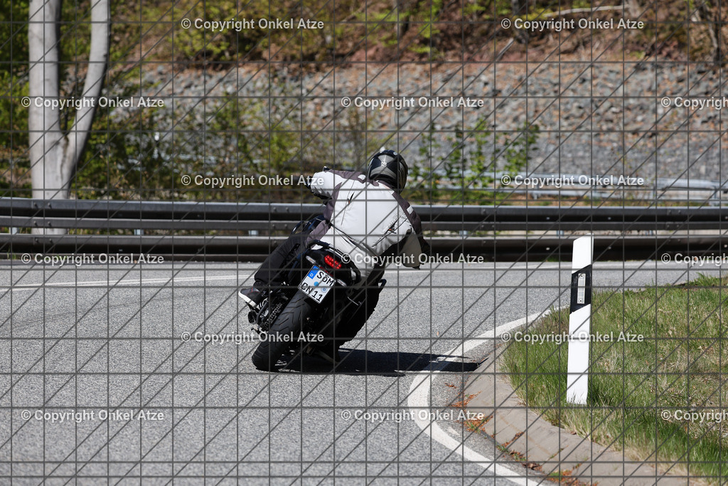 IMG_7497 | Fotograf am Kyffhäuser. Onkel Atze. Kyffhäuser Rennstrecke. Café36. Motorsportfotografie. - Realisiert mit Pictrs.com
