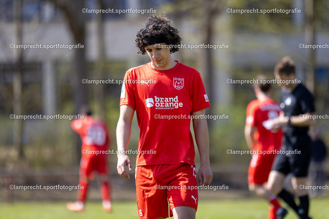 Fußball I Junioren I Saison 2025-2026 I DFB-Nachwuchsliga I 8. Spieltag I JFV Lübeck - 1. FC Magdeburg 179 | Benny Birner (15, JFV Lübeck) - Realisiert mit Pictrs.com