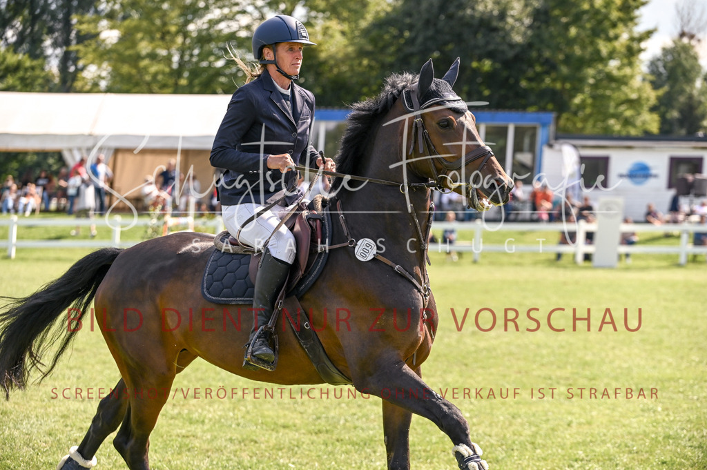 Schugtsche-Düren.2024-10.Springprf.M_-37 | Schugtsche Fotografie - Realisiert mit Pictrs.com