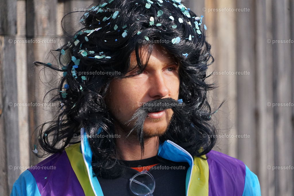 news-2023-Feb11-Fasching-Weissenbach-DSC01829 | Info aus dem Bezirk Reutte/Ausserfern Tirol sowie eine umfangreiche Bilddatenbank über die gesamte Region: Lechtal, Talkessel Reutte, Tannheimertal, Zwischentoren. Lech, Plansee, Zugspitze, Grenztunnel, B179, Fernpassstraße, Verkehr, Lawinen, Tradition, - Realisiert mit Pictrs.com