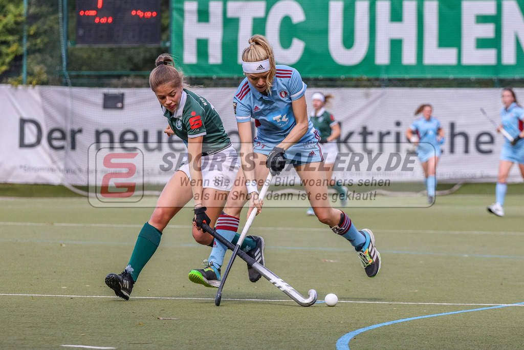 MJ_2022-10-08_Damen_HTCU-UHC-23 | Yara Mandel (UHC Hamburg #21) &amp; Carla Schrafen (Uhlenhorst Mülheim #18), Uhlenhorst Mülheim - UHC Hamburg am 8.10.2022 im Waldstadion, Mülheim a. d. Ruhr