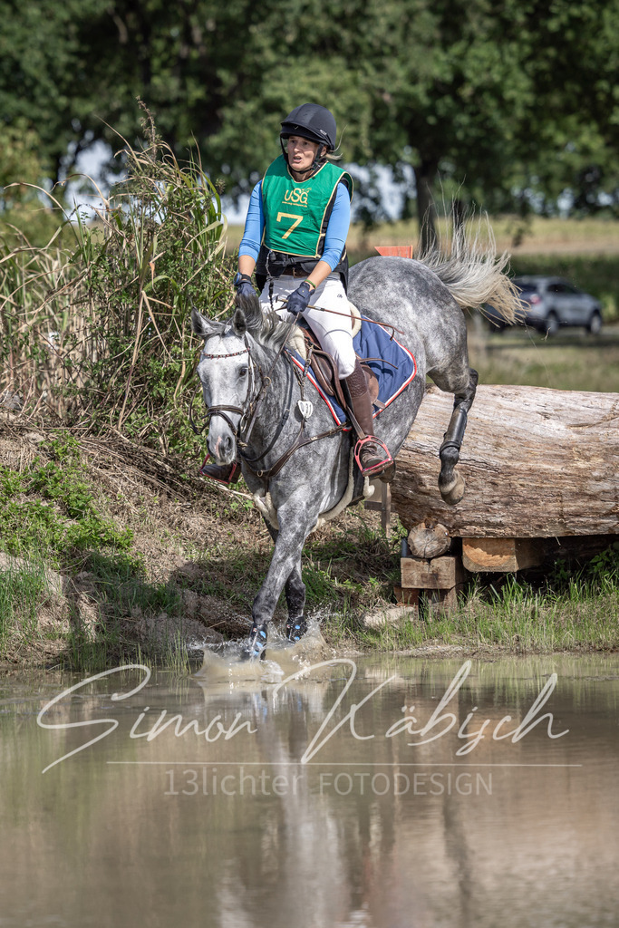 20250907-_3LI0999 | Tierfotografie Pferde, Hunde, Katzen, Haustiere.
Turnierfotografie Reitturniere, Reiten, Springreiten, Dressur in Hanau, dem Main-Kinzig-Kreis und dem Rhein-Main- Gebiet um Frankfurt