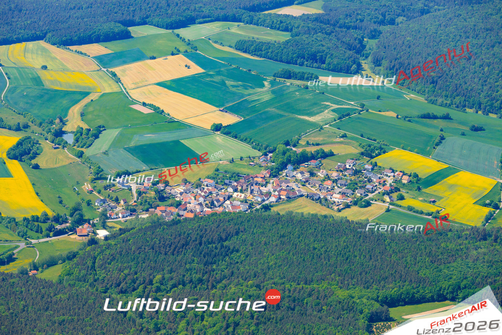 Die Luftaufnahme der Stadt Rauhenebrach wurde vom UL-Flugzeug heraus erstellt ( keine Drohne )- hohe Auflösung für beste Qualität