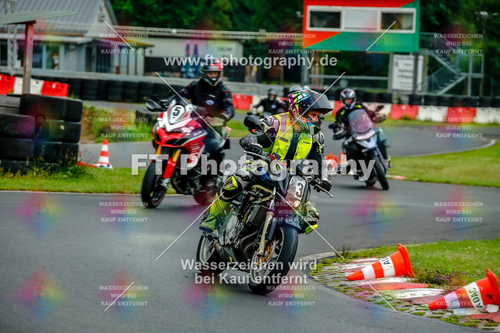 VBK-3561 | Hier findet Ihr Bilder von Touristenfahrten auf der Nürburgring Nordschleife oder von anderen Veranstaltungen die ich besucht habe. Viel Spass beim Durch Schauen 