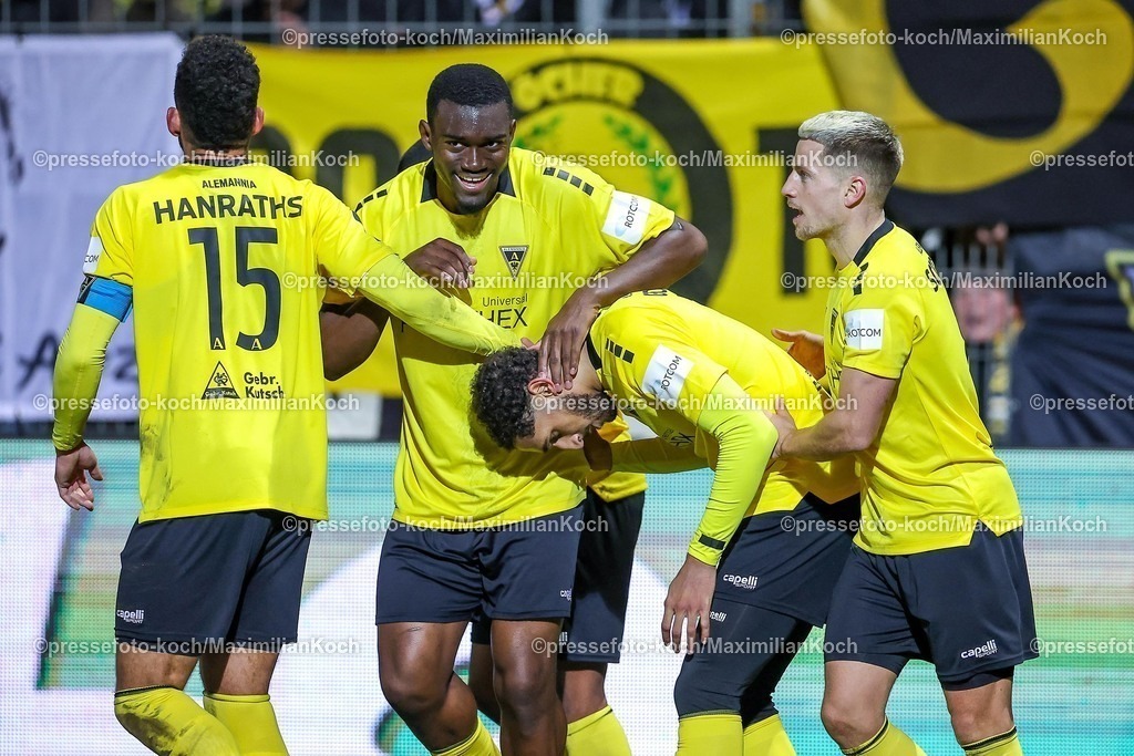 FCVK14022501030 | 14.02.2025, Fußball, FC Viktoria Köln – Alemannia Aachen, 3.Liga, Sportpark Höhenberg, Saison 2024 2025: Torjubel nach dem 1:0 durch Torschütze Kevin Goden (Alemannia Aachen #11). DFB regulations prohibit any use of photographs as image sequences and or quasi-video.
