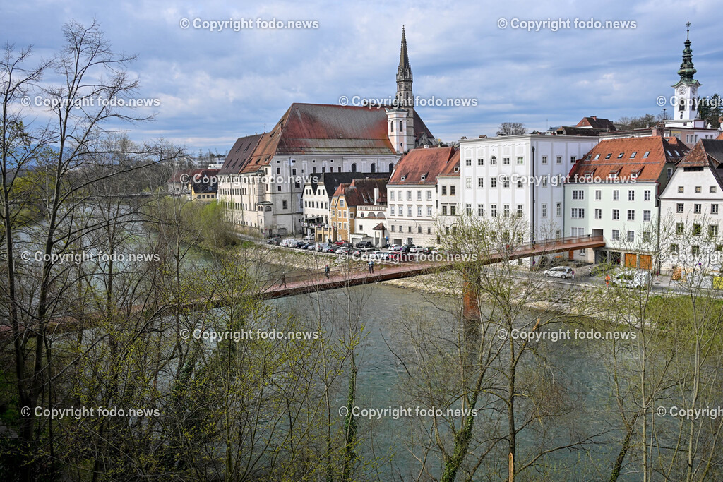 Steyr_ Ennssteg_ 21.03.2024-1 | 21.03.2024, Steyr, AUT, Steyr, im Bild Ennssteg, Enns, Fluss, Uebergang, Bruecke, Fussgaenger, Feature, Symbolbild